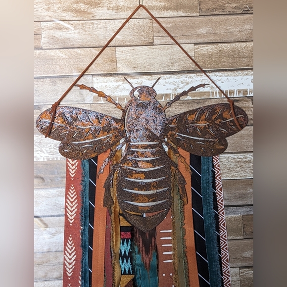 NWT Handcrafted Rustic Metal Honey Bee Wall Hanging - Picture 7 of 7